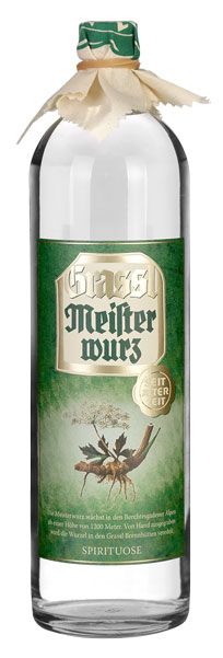 Klares Meistwurz Spirituosenflasche mit grünem Etikett und Stoffverschluss, traditionelle Kräutergeist