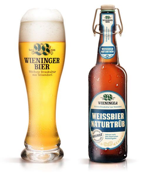 Glas mit goldfarbenem Wieninger Bier und Flasche Weissbier Naturtrüb mit Beschriftung